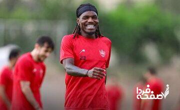 عکس| مهاجم جنجالی پرسپولیس با گوشواره به سبک کریس رونالدو