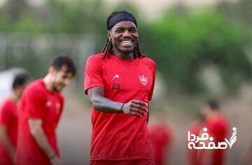 عکس| مهاجم جنجالی پرسپولیس با گوشواره به سبک کریس رونالدو