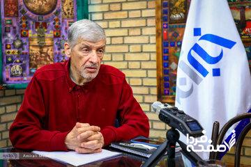 دفاع فعال اصولگرای نزدیک به لاریجانی از تذکر قالیباف به روحانی و ظریف؛ تمام مقامات باید قواعد بازی را رعایت کنند، چه در رأس قدرت باشند و چه نباشند!