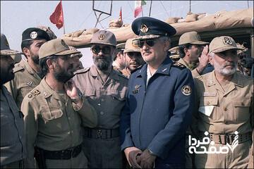 عکس/ شهید ستاری در حال قایق‌سواری و ماهی‌گیری در آمریکا؛ سال ۱۳۵۰