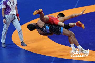 استقلال صدرنشین لیگ شد