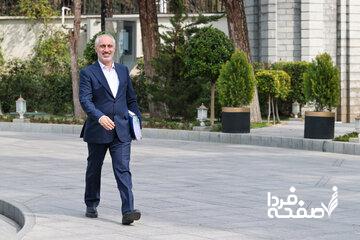 توضیحات رئیس سازمان برنامه به خبرآنلاین درباره قطع بودجه نهادهای خاص/ آیا پزشکیان پای انتقادش از بودجههای بدون برونداد میایستد؟
