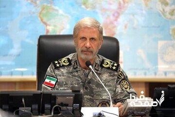 فرمانده کل ارتش: ایستادگی فراجا در برابر توطئهها ضامن امنیت ایران است/ رئیس ستاد کل نیروهای مسلح: فراجا امروز مظهر پلیس جامعهمحور است