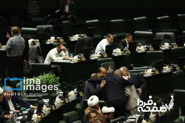 خانه کدام ملت؟/ هیاهو برای مشکلات مردم یا اولویتهای نماینده؟/ جایگاه مطالبات مردم از تریبون نمایندگان کجاست؟