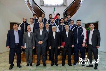 عکس| دیدار معاون اول رئیسجمهور با رئیس فدراسیون، کادر فنی و اعضای تیم ملی وزنهبرداری
