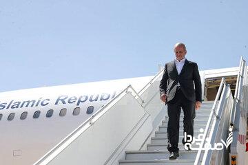 پزشکیان و قالیباف به سفر رفتند/ تصویر قالیباف در زیارت حرم حضرت معصومه (س)