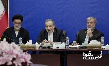 لبخند عراقچی در کمیسیون امنیت ملی مجلس/ کدام نماینده منتقد برجام کنار دست وزیر خارجه نشسته بود؟ + تصویر