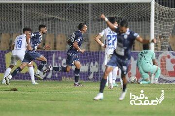 عکس| خوشحالی حنیف بعد از گل خوردن استقلال