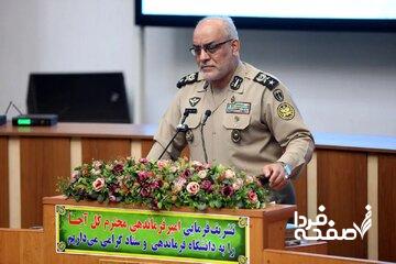 فرمانده دانشگاه دافوس ارتش: در طرح‌ریزی‌های نظامی خود خیال‌بافی نمی‌کنیم و واقع بین هستیم/ در دافوس کار جمعی مشترک چهارنیرویی انجام می‌دهیم