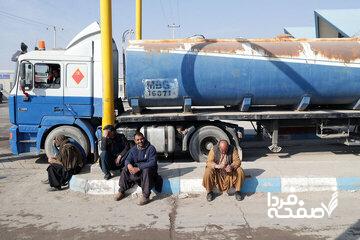 طالبان هم محصول ما را رد کرد!/ ادعای عجیب طالبان درباره کیفیت سوخت ایران؛ ماجرای معطلی صدها تانکر در مرز افغانستان چیست؟