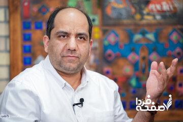 اجازه ندادند فارغ‌التحصیل دانشگاه پرینستون در شریف تدریس کند؛ از او یک عکس پیدا کرده بودند که با چند دختر و پسر در آمریکا کافه رفته بود
