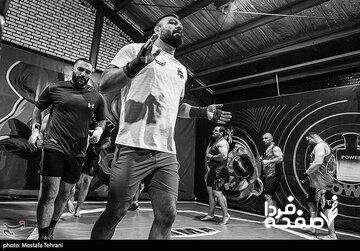 عکس| حمید صفت در کنار مبارز ایرانی در دبی