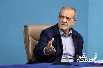 پزشکیان حرفش را تکرار کرد/ من از دشمن نمیترسم اما از اختلاف داخلی هراس دارم/ نباید ظلم و ستمی به ملت بشود که آنها به ما پشت کنند