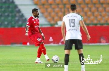 عکس| عروسک لبوبو روی کولهپشتی ستاره پرسپولیس!