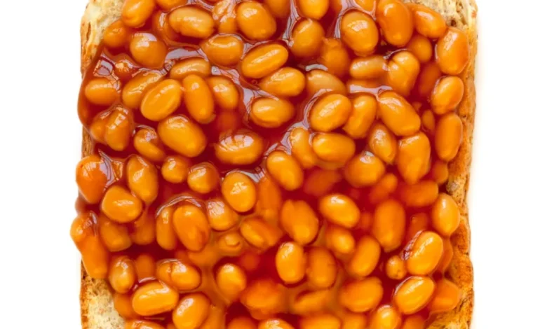 لوبیا روی نان تست