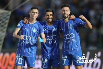 عکس| منچ بازی کردن بازیکنان خارجی در فرودگاه