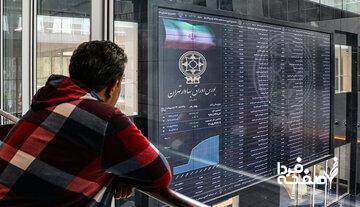 بورس دوباره سکته کرد / خروج ۲ هزار میلیارد تومان پول حقیقی از بازار سهام+ جزئیات