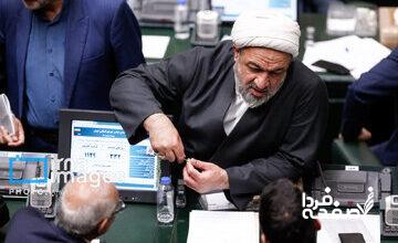 حمله مجدد رسایی به عارف با طرح یک ادعا؛ پیشنهاد لغو تابعیت فرزندش را دادم اما نپذیرفت  و ناراحت شد/ مراکز امنیتی تابعیت فرزند آقای عارف را تایید کردند