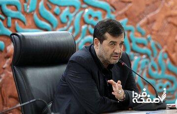 عکس | عیادت دنیامالی از دختر موتورسوار؛ گفت‌وگوی وزیر با پدر و مادر «النا»