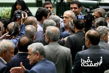 پزشکیان به فراکسیون مستقلین مجلس می رود / مهرداد لاهوتی: میزبان چهار وزیر دولت که نامشان در لیست استیضاح است، خواهیم بود