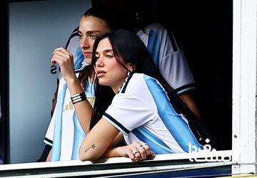 عکس | دوا لیپا طرفدار این دو تیم غول جهان است!