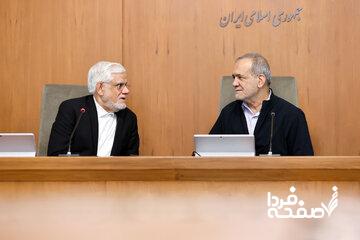 روزنامه نزدیک به قالیباف: عارف درخواست استعفایش را به پزشکیان داده است/ اختلاف با قائم پناه و حاجی میرزایی علت استعفا