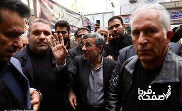 رنگ لباس احمدی نژاد در مراسم ختم خواهرش/ رئیس جمهور سابق محاصره شد+تصاویر