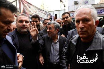 رنگ لباس احمدی نژاد در مراسم ختم خواهرش/ رئیس جمهور سابق محاصره شد+تصاویر