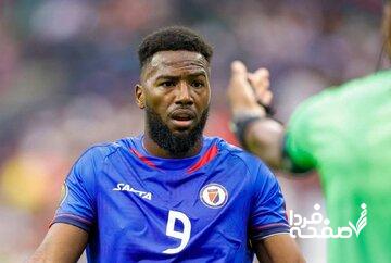 عکس| استیل گنگ مهاجم استقلال با سیگار برگ پس از صعود به جام جهانی