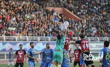 زنان بازهم پشت درهای بسته ورزشگاه امام رضا(ع) ماندند/ استقبال باورنکردنی از مسابقه ابومسلم