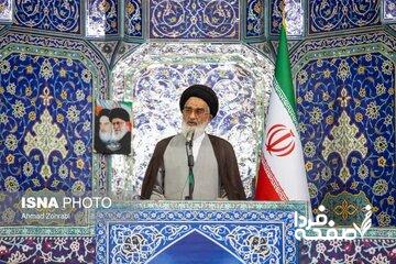 امام جمعه قم: بسیج از قدرتی درونزا برخوردار است/ دختران باید قدرتمند و نفوذ ناپذیر باشند